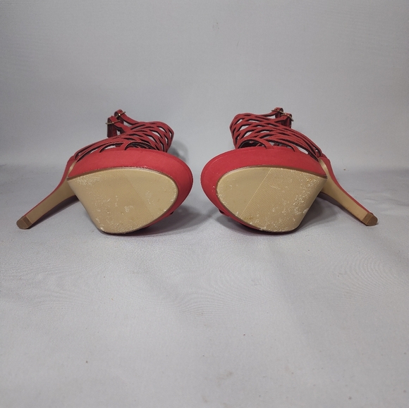 Red Heels - Picture 6 of 9